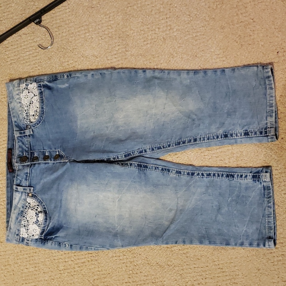 NO BOUNDARIES JUNIORS CAPRI SIZE 17